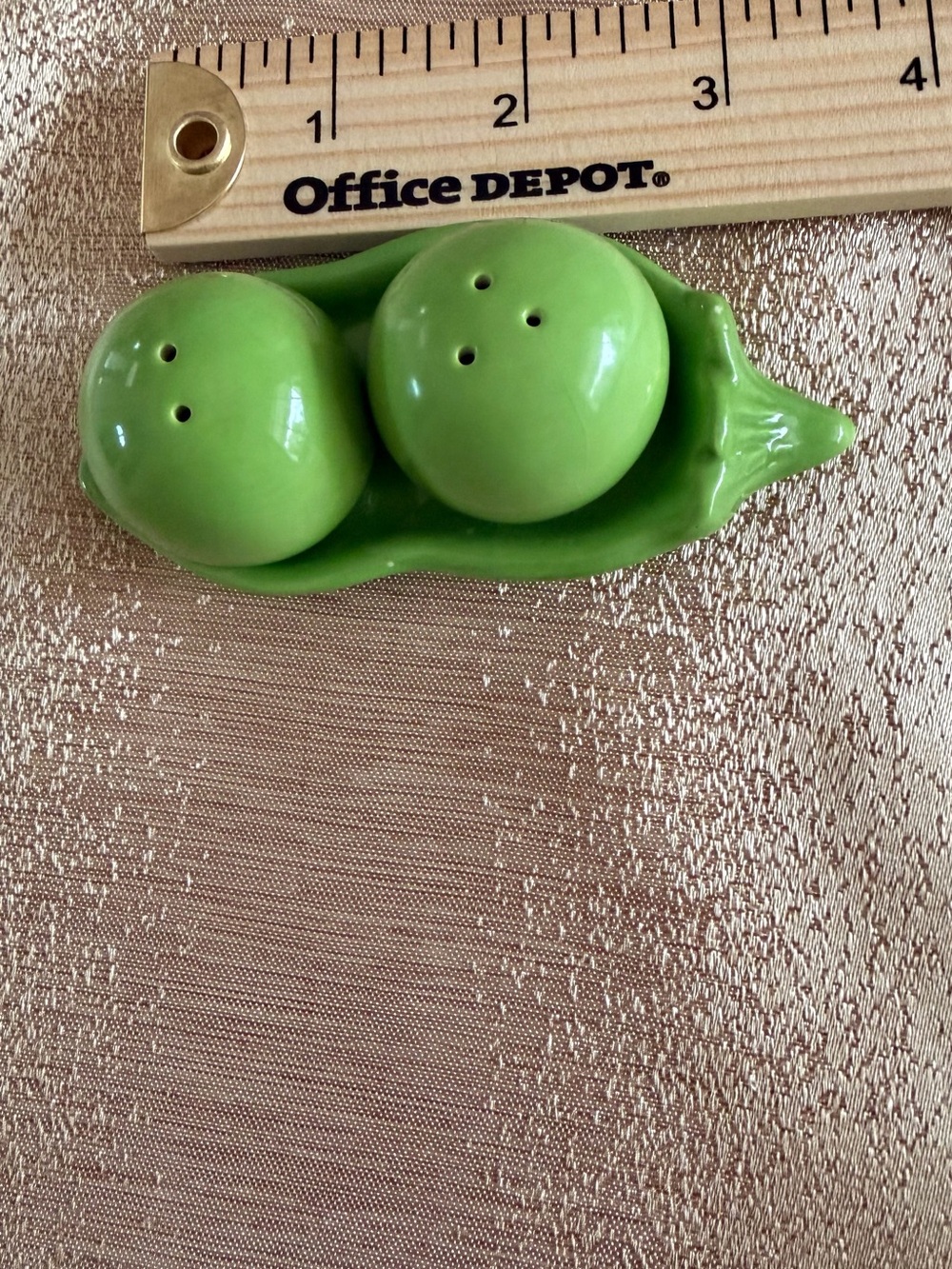 GANZ Lime Green Ceramic Pea Pod Salt and Pepper Shakers